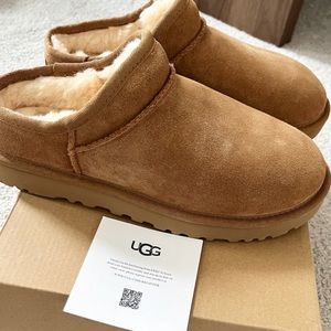 UGG CLASSIC SLIPPER SIZE 9 brand new in box